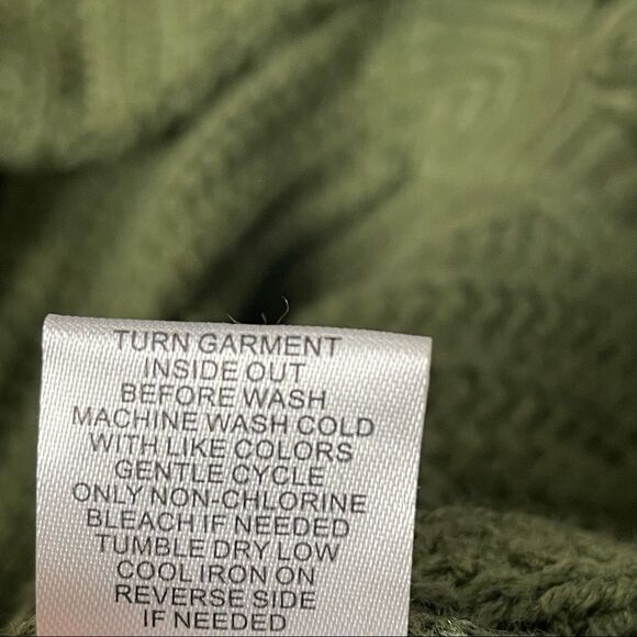 Cloud Chaser Solid Green V Neck Distressed Knitted Oversized Sweater size M - Picture 6 of 11